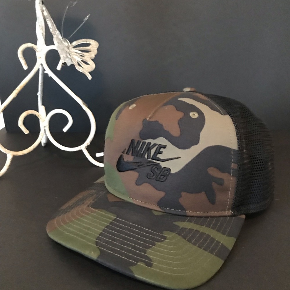Nike SB Trucker Style Baseball Cap.